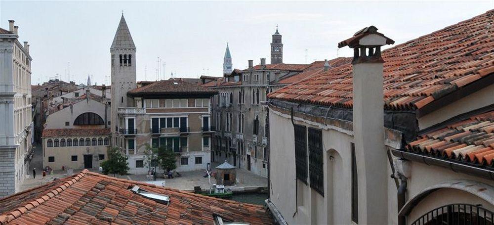 Appartamento Garden Ca' Rezzonico Venesia Bagian luar foto