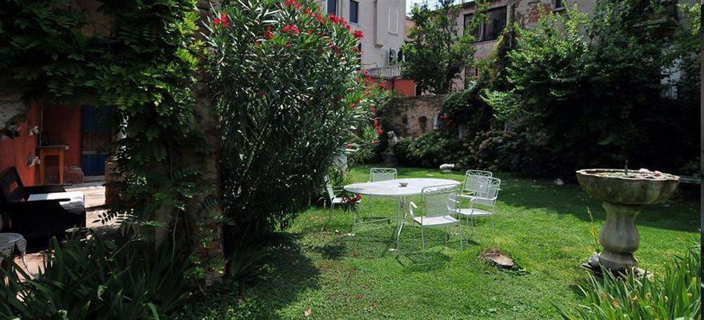 Appartamento Garden Ca' Rezzonico Venesia Bagian luar foto