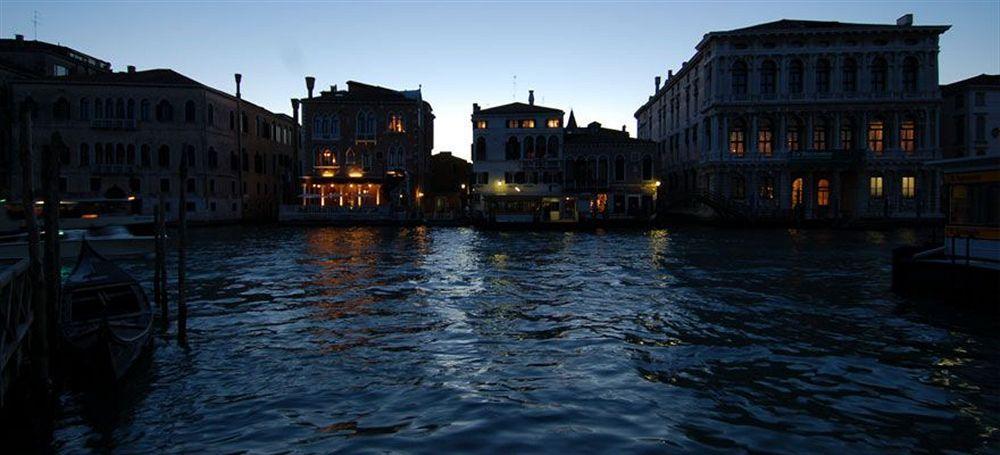 Appartamento Garden Ca' Rezzonico Venesia Bagian luar foto