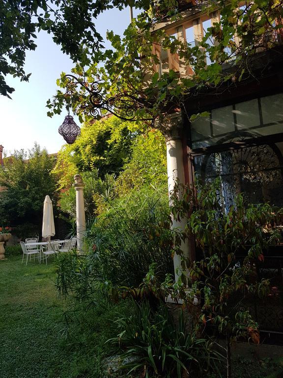 Appartamento Garden Ca' Rezzonico Venesia Bagian luar foto