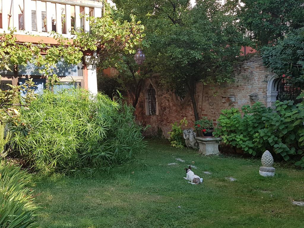 Appartamento Garden Ca' Rezzonico Venesia Bagian luar foto
