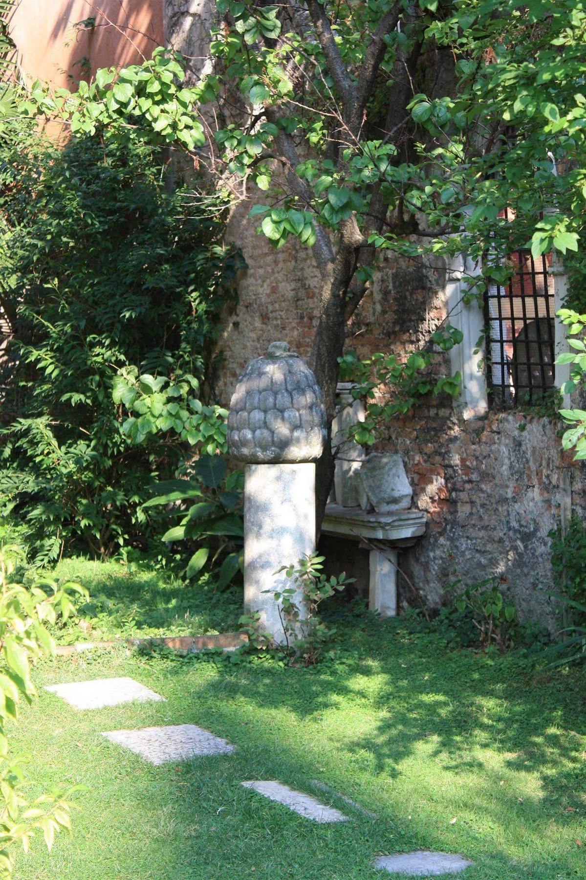 Appartamento Garden Ca' Rezzonico Venesia Bagian luar foto